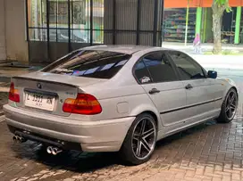 BMW 318i 2003 Bensin