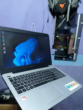 Laptop asus setara i7