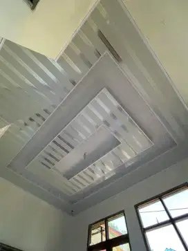 Plafon PVC terpasang dan rangka atap baja ringan