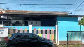 Rumah Hook Strategis Di Tengah Hunian Padat