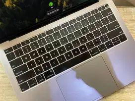 MacBook Air 2019 Core i5/256/8