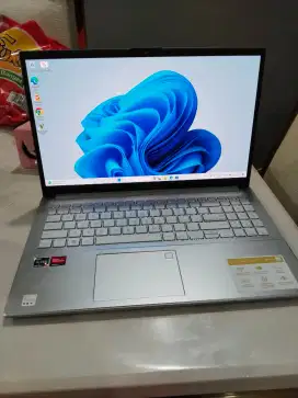 Asus Vivobook Go 15 AMD Ryzen 5-7520 16GB 512GB like new 99% kaya baru