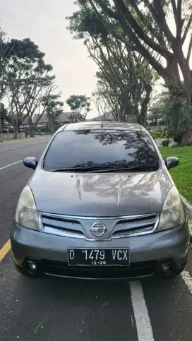 Dijual cepat!!! Nissan Grand Livina SV 1.5 2011