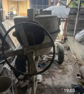 Molen pengaduk beton