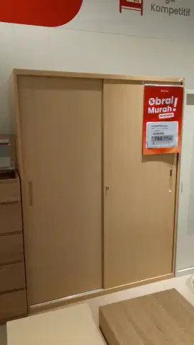Lemari Besi Besar