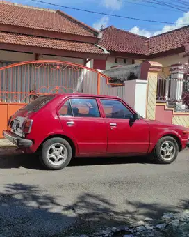 Mobil Civic tahun 1978 siap pakai