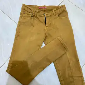 Celana levis wanita bb sd 54 kg