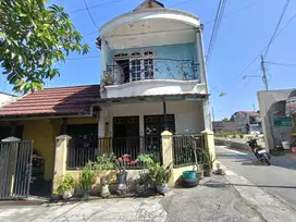 Rumah 2Lt Strategis Dekat Solo Square