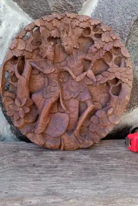 Pajangan dinding dari kayu