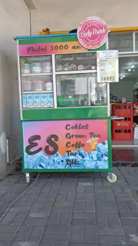 Dicari 2 org karyawati jaga stand makanan