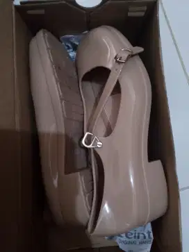 Heels wanita uk 38