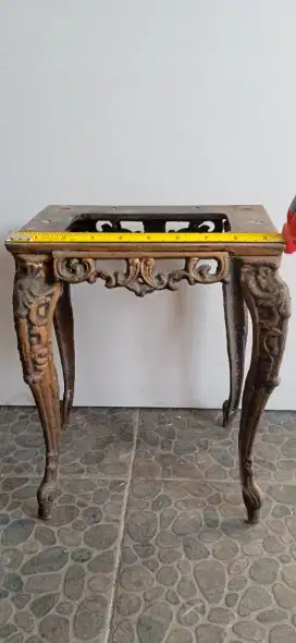 Meja kecil/tatakan pot