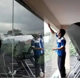 Kaca film gedung & rumah dipasang oleh tekhnisi ahli berpengalaman