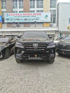 Fortuner GR 2.8 AT 2022 hitam istimewa dp 70 jt