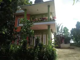 Di Jual Rumah 2 Lantai,Dengan Halaman Luas