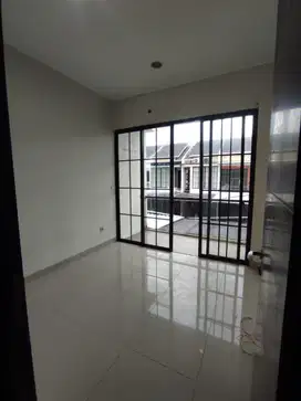 Dijual Rumah di Green lake City Cluster Easf Asia