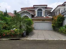 Dikontrakkan rumah bagus furnished private pool