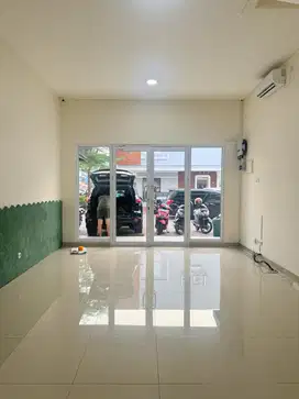Ruko Pisa Grande Gading Serpong Pusat Kuliner Ramai