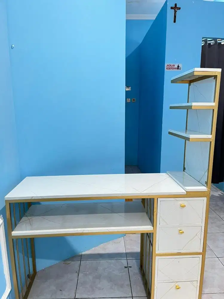 Meja Rias Estetik