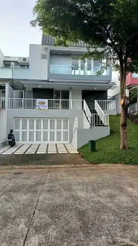 Rumah 3 lantai view bagus dan siap huni di sentul city