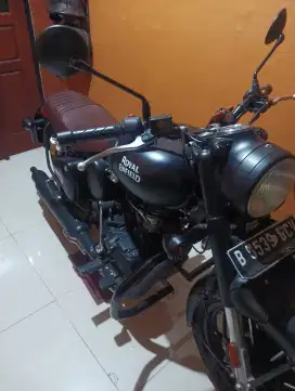 ROYAL ENFIELD BULLET CLASSIC 500 CC-HITAM ELEGAN