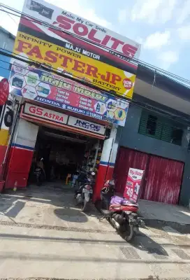 Mekanik/Teknisi Pasang Aki Mobil