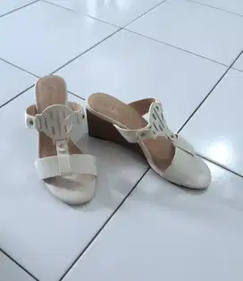 Sepatu wanita hak 5 cm Hush Puppies