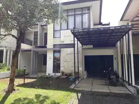 Dikontrakkan rumah dua lantai di sentul city bogor
