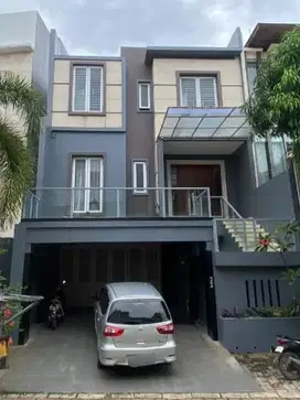 Disewakan Rumah PIK 8x15 3lantai minimalis semi furnish 4KT bagus