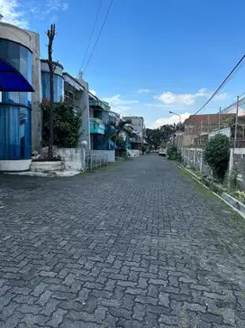 Rumah lama dlm Cluster serenity  ahmad yani. Good loc harga nego