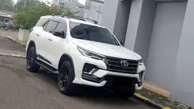 Toyota Fortuner VRZ GR Sport 2.8 AT Putih 2022/2023
