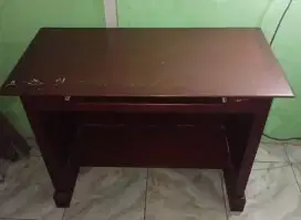 Meja kantor bekas
