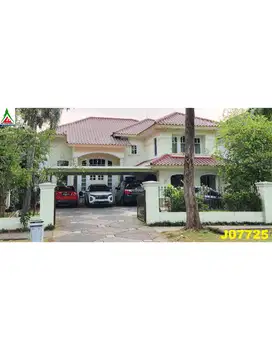 Dijual rumah asri di Lippo Village Karawaci Tangerang dekat ke tol