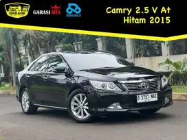 Toyota Camry 2.5 V 2014 At Hitam. Luxury Sedan Nyaman