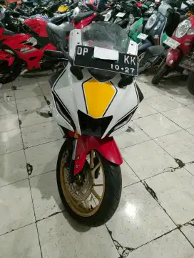 Yamaha R15 abs 150cc 2022 putih