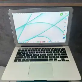 Macbook air 
Istimewa 
2017 13inc
Core i5 
Ram 8