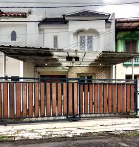 Rumah 2 lantai di Raffess Hills Cibubur