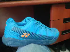 Dijual sepatu badminton