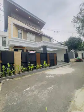 Dijual Rumah Baru Siap huni di Komplek Kebayoran Baru Jakarta Selatan