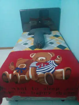 Jual cepat tempat tidur sorong dan meja belajar anak