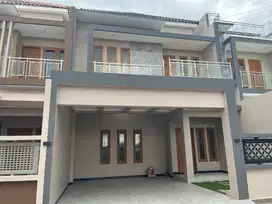 rumah minimalis 2 lantai siap huni dekat Al Azhar solo baru