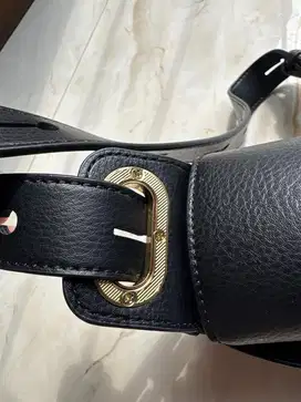 Tas moschino 99% seperti baru buktikan!