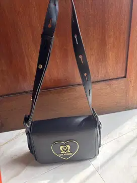 Tas moschino 99% seperti baru buktikan!