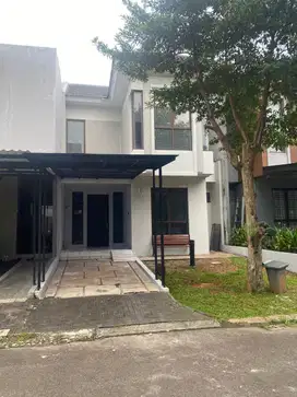 Jual cepat rumah 2 lantai di clstr caspia the icon, bsd city. Bagus!
