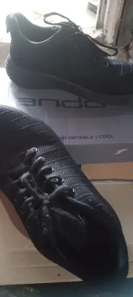 Sepatu ando Hitam