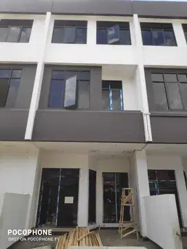 Dijual Rumah Baru 3 lantai di Jalan  Kemayoran Jakarta Pusat