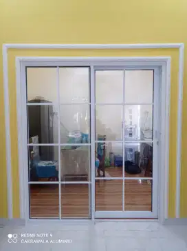 Partisi Aluminium Kaca Pintu Geser Kotak-kotak