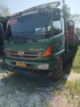Dijual Truck Trailer Hino Ranger SG 260 TI Tahun 2013 Kondisi Normal