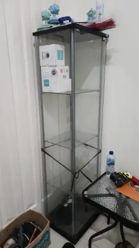 Lemari Hias Sudut kaca