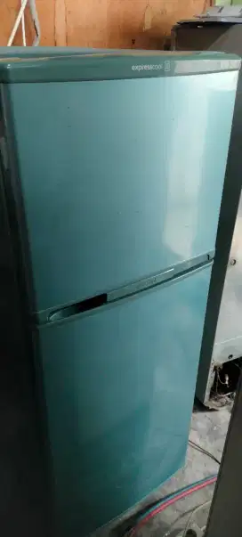 Kulkas 2 pintu merk LG